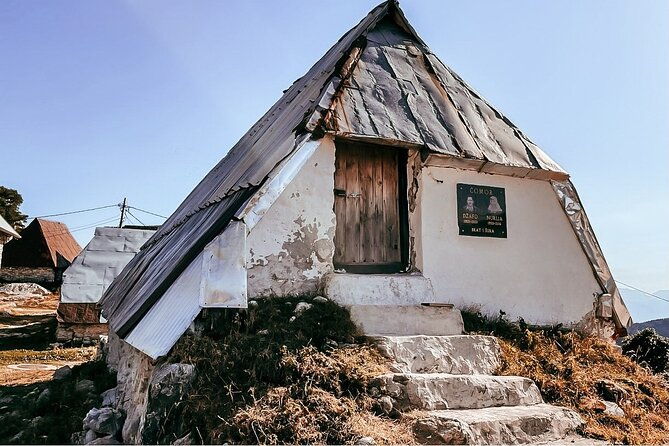 hiking-snowshoeing-to-the-last-traditional-bosnian-village-lukomir-3