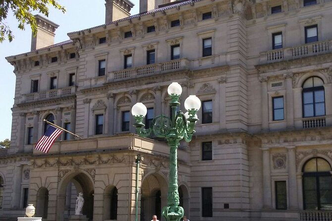 historic-highlights-with-the-gilded-age-private-van-tour-2