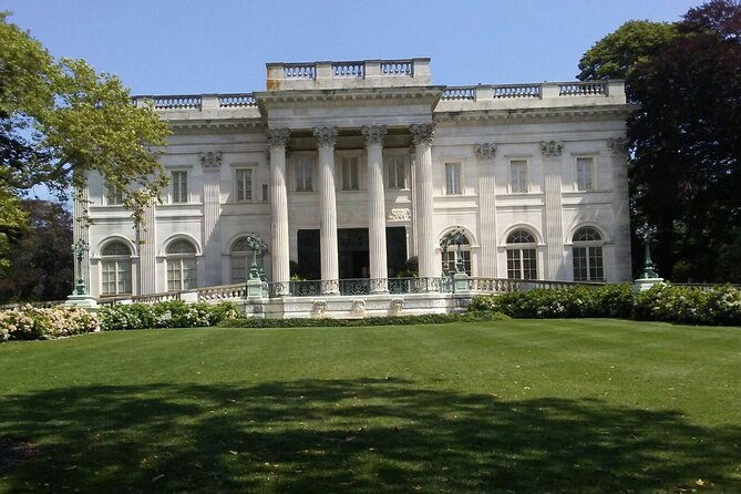 historic-highlights-with-the-gilded-age-private-van-tour