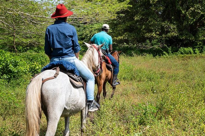 horse-riding-at-la-mello-adventure-lodge
