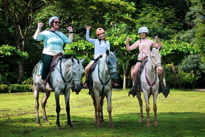 horseback-riding-and-waterfall-in-jaco