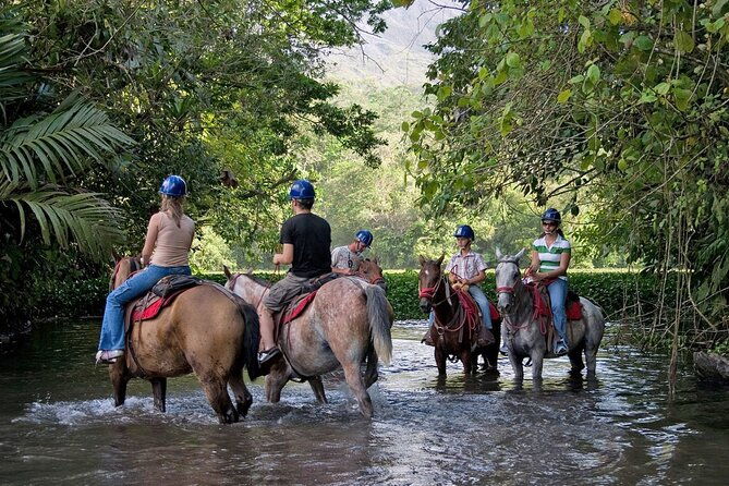 horseback-riding-around-arenal-volcano-base