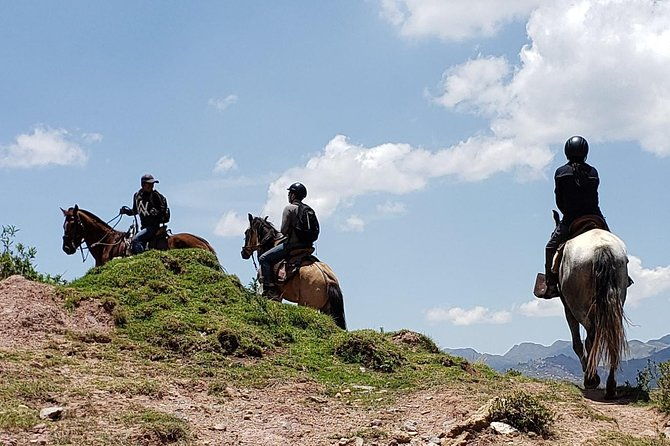 horseback-riding-in-cusco-to-the-temple-of-the-moon