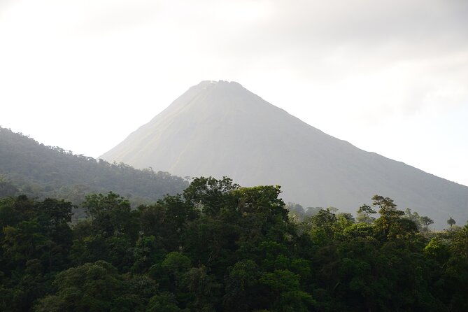 horseback-riding-to-la-fortuna-waterfall