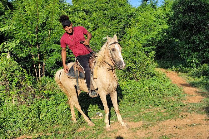 horseback-riding-tour-uvero-alto-beach-punta-cana