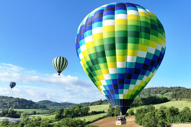hot-air-balloon-over-the-hills-of-pienza-montalcino-and-val-dorcia