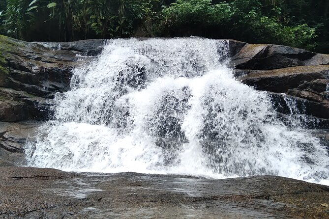 jeep-tour-through-the-waterfalls-and-stills-of-paraty