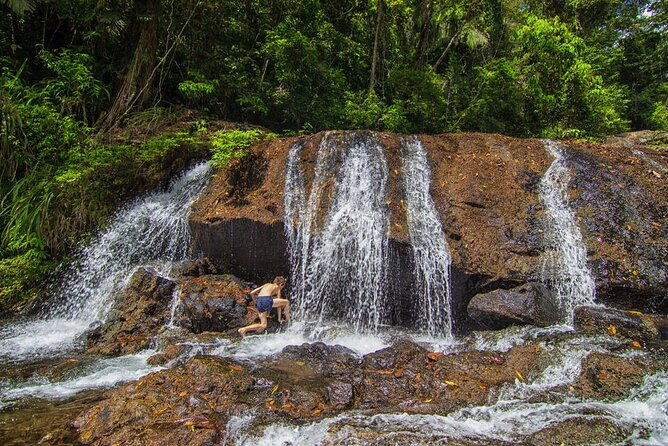 jungle-canopy-zipline-waterfall-rappelling-bocawina-falls