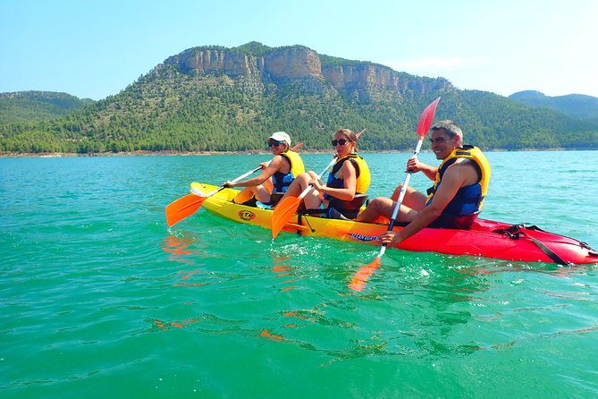 kayak-routes-in-a-lake