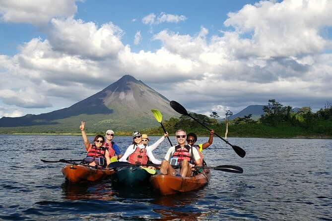 kayaking-on-the-lake-arenal-personalized-experience