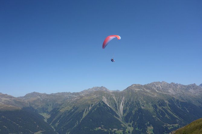 klosters-tandem-paragliding-flight-from-gotschna