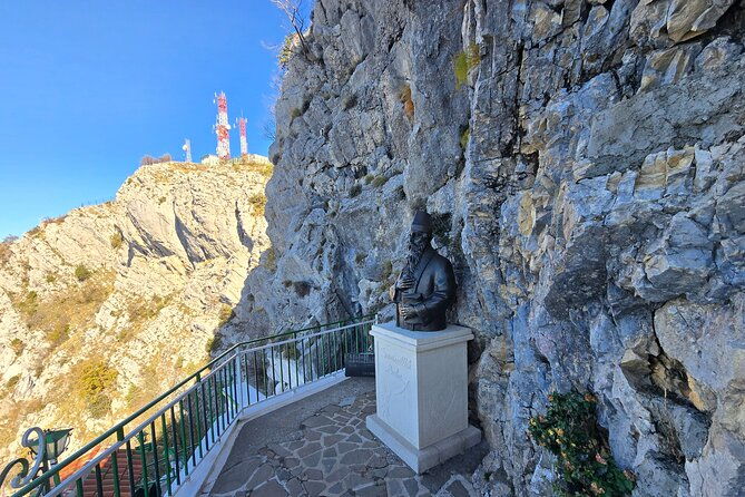 kruja-old-bazaar-skanderbeg-museumsari-saltik-tour-from-tirana