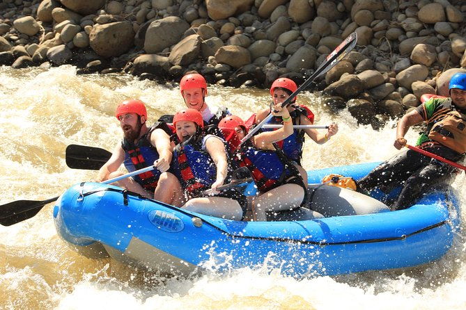la-fortuna-white-water-rafting-authentic-lunch