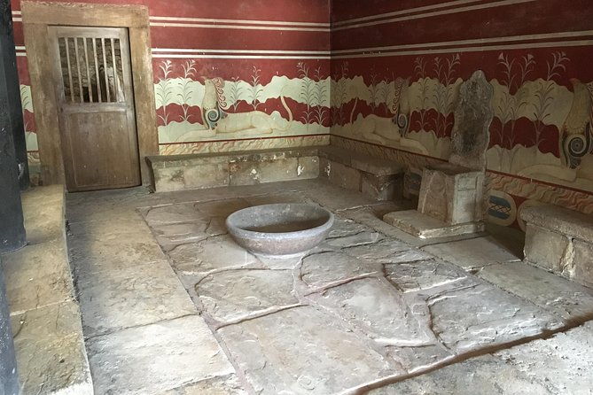 labyrinth-of-knossos-shared-tour-with-entry-tickets