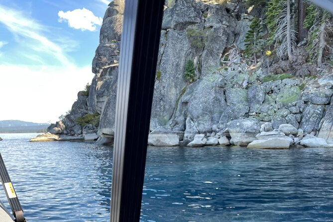 lake-tahoe-luxury-pontoon-boat-rental-captain-cost-not-included-2
