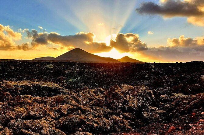 lanzarote-e-bike-tour-volcano-craters-scenic-vineyards
