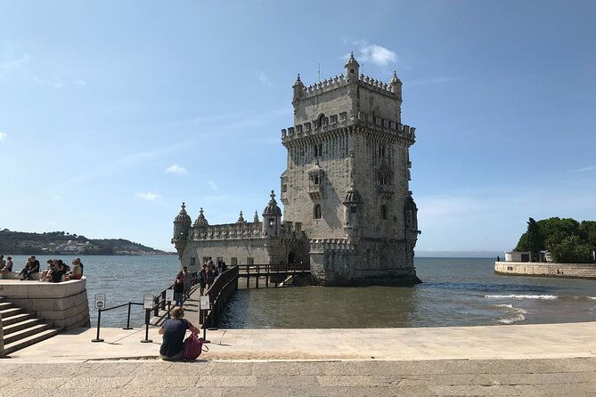 lisbon-rent-a-scooter-from-4h-up-to-7-days-honda-pcx