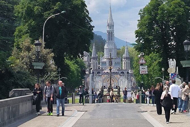 lourdes-guided-tour-and-transport-from-pamplona-san-sebastian