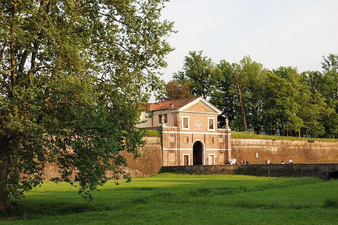 lucca-walking-tour-of-the-city-centre-and-the-walls
