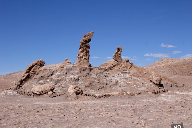 lunar-landscape-adventure-in-valle-de-la-luna