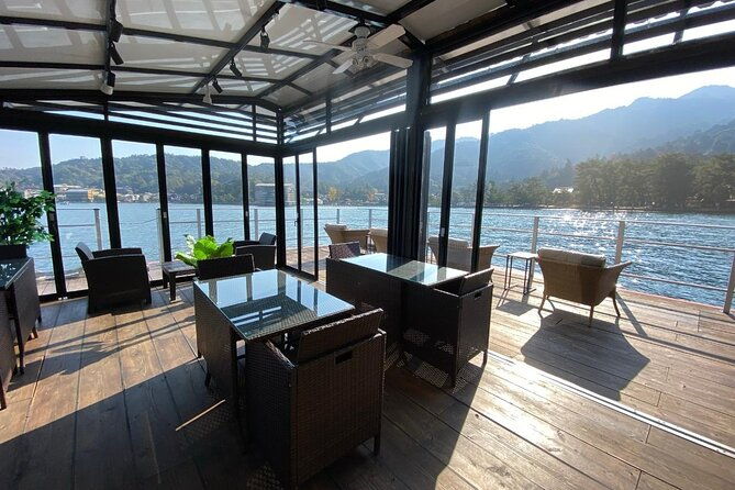 lunch-on-raft-style-boat-hanaikada-on-the-west-coast-of-miyajima
