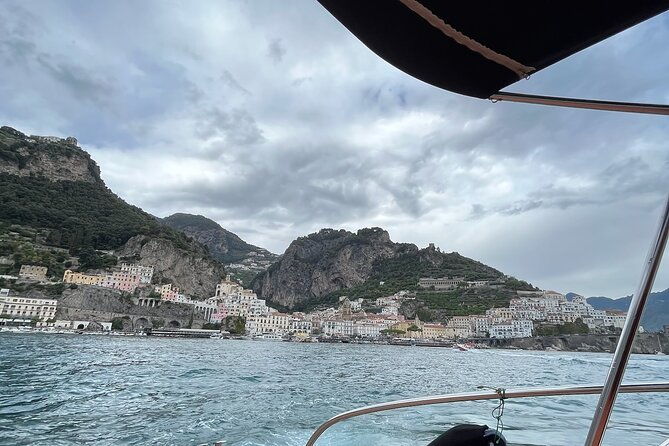 luxury-boat-tour-along-the-amalfi-coast