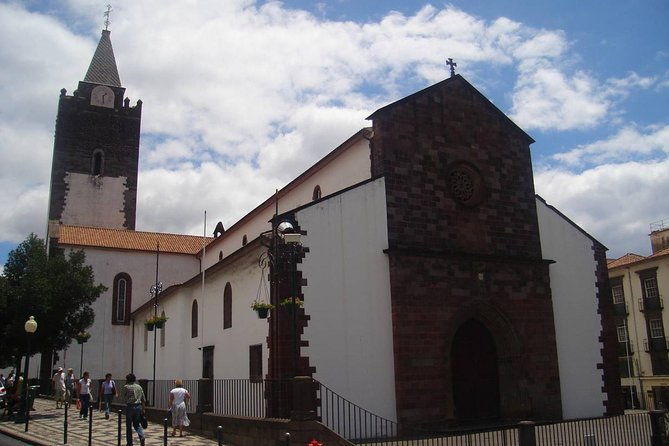 madeira-wine-tasting-and-funchal-city-tour-2