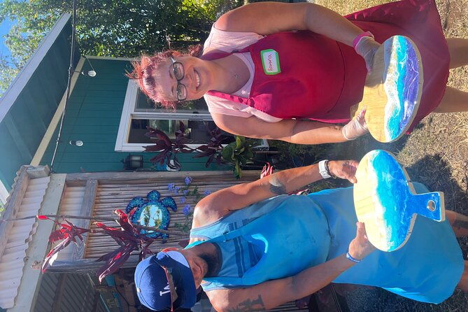 make-your-own-maui-souvenir-ocean-resin-class