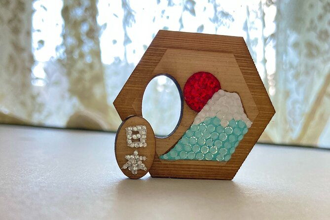 making-accessories-with-eco-wood-and-swarovski-crystals-in-nara