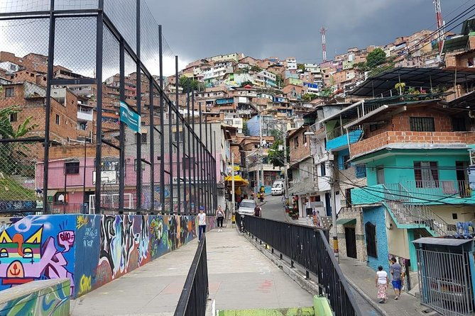 medellin-comuna-13-private-tour-4