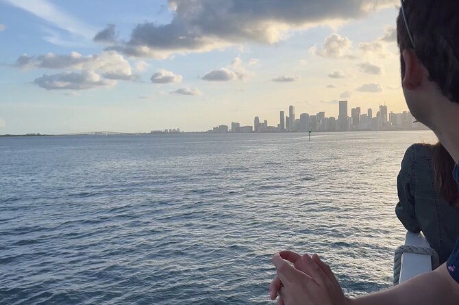 miami-skyline-sunset-cruise-with-the-mojito-bar-on-board