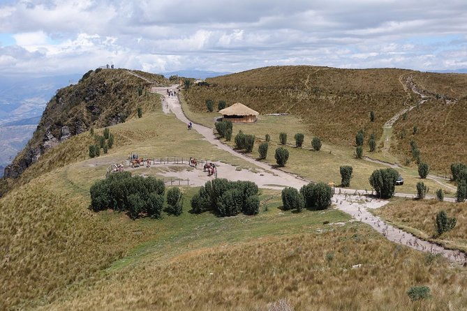 middle-of-the-world-and-cable-car-private-tour