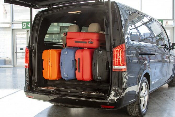 minivan-departure-transfer-helsinki-city-to-helsinki-airport-hel