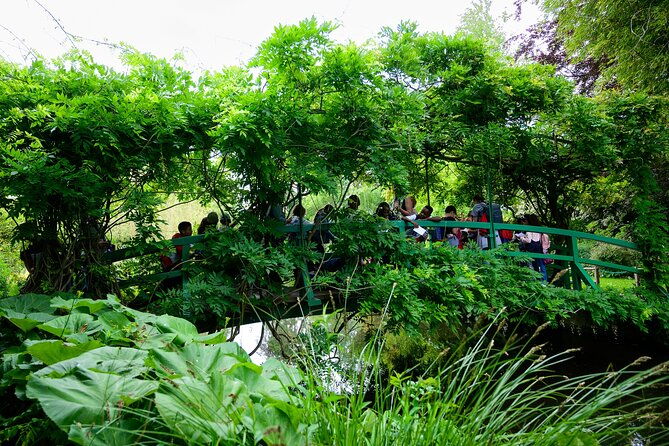 monets-house-and-garden-giverny-village