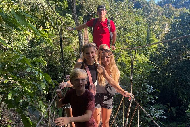monkey-and-sloth-chocolate-rum-tasting-and-beach-break-in-roatan