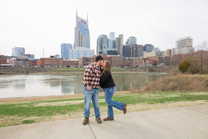 nashville-private-couples-photoshoot-on-the-riverfront