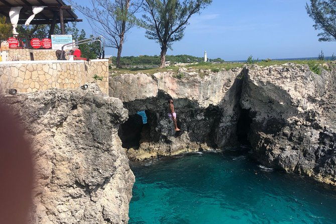 negril-shopping-and-ricks-cafe