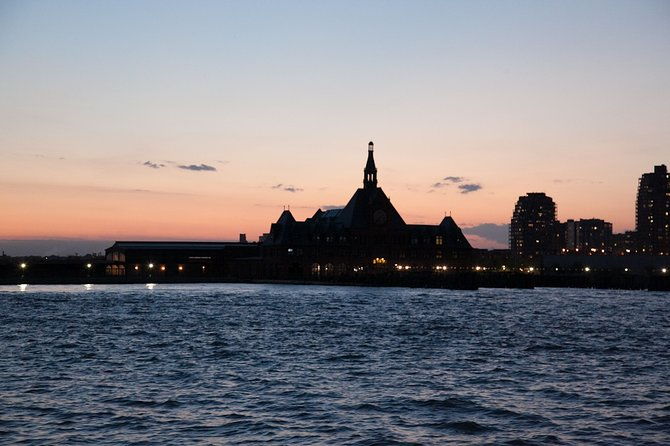 new-york-harbor-wine-and-jazz-sail-aboard-clipper-city-2