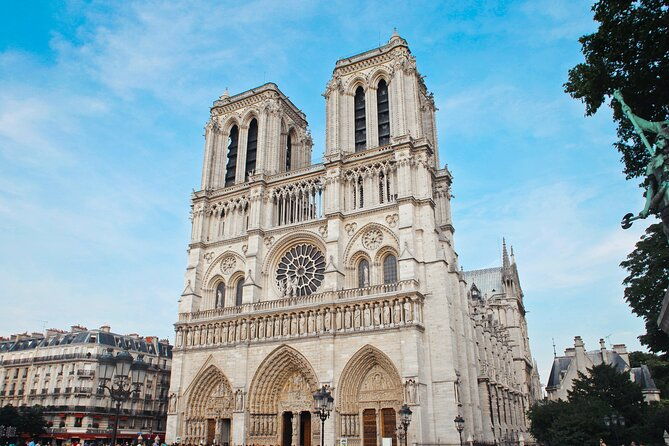 notre-dame-exterior-ile-de-la-cite-tower-and-sainte-chapelle-2