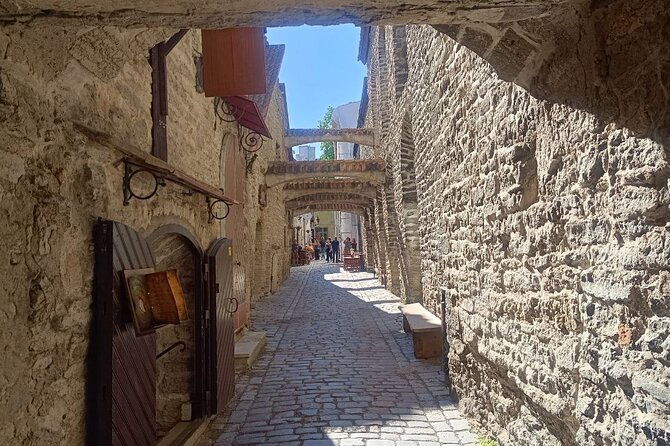 old-tallinn-its-medieval-past-private-tour-2