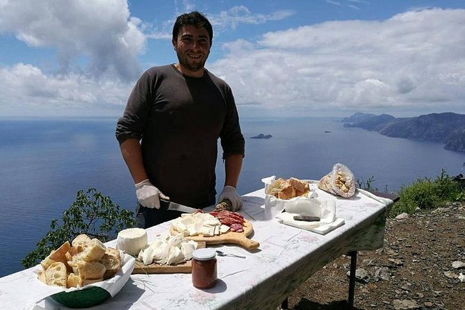on-the-path-of-the-gods-private-trekking-and-shepherd-snack