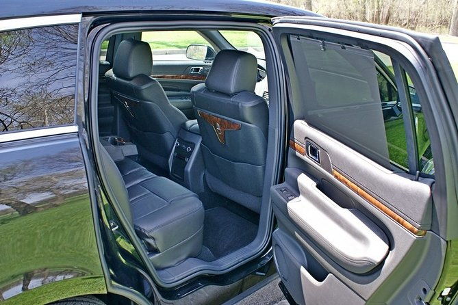 one-way-private-ord-airport-meet-and-greet-transfer-by-sedan