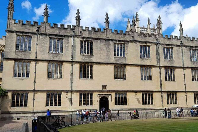 oxfords-literary-legends-and-landmarks-a-self-guided-audio-tour