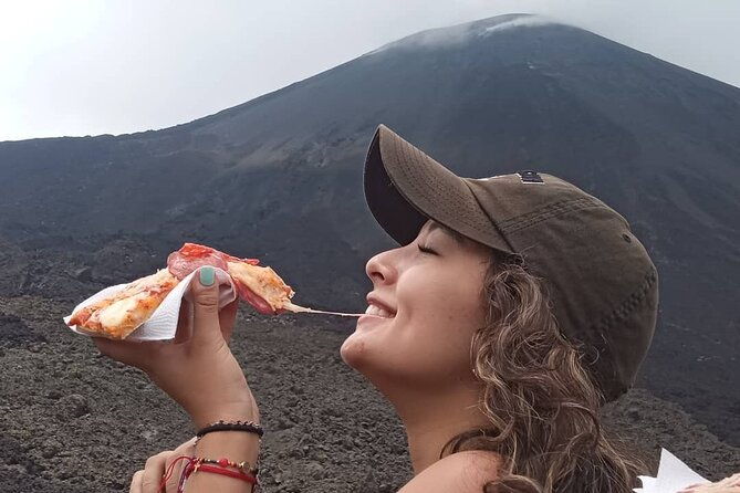 pacaya-volcano-vistas-enjoy-pizza-cooked-under-volcanic-heat