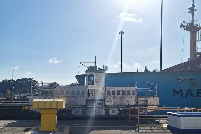 panama-canal-tour-miraflores-locks-and-canal-zone