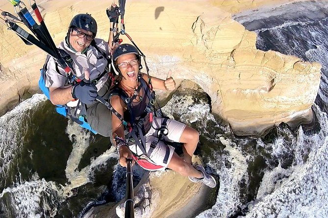 paragliding-flight-at-paracas-national-reservation