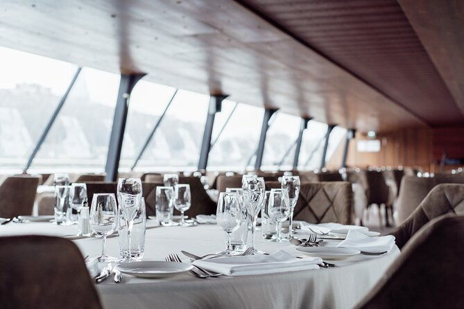 paris-seine-river-lunch-cruise-by-bateaux-mouches