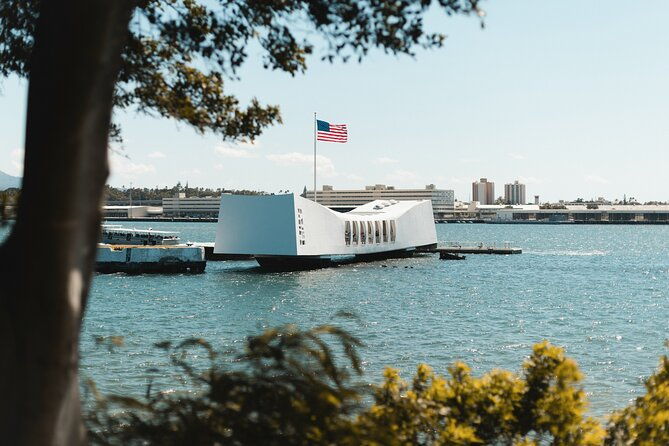pearl-harbor-arizona-memorial-missouri-battleship-city-tour