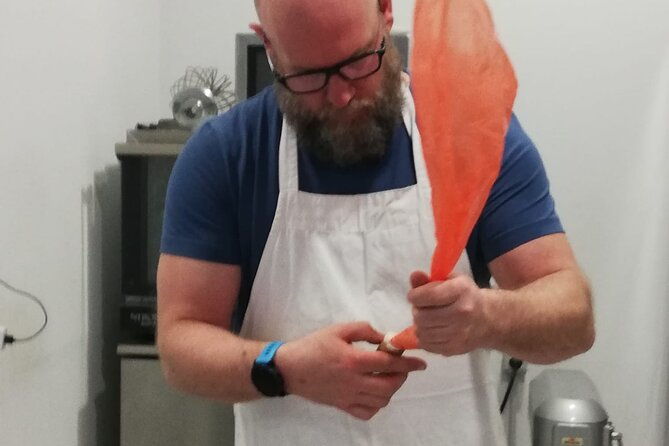 pizza-course-in-catania-with-show-cooking-cannolo
