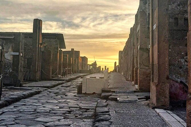 pompeii-skip-the-line-with-specialized-guide-at-sunset